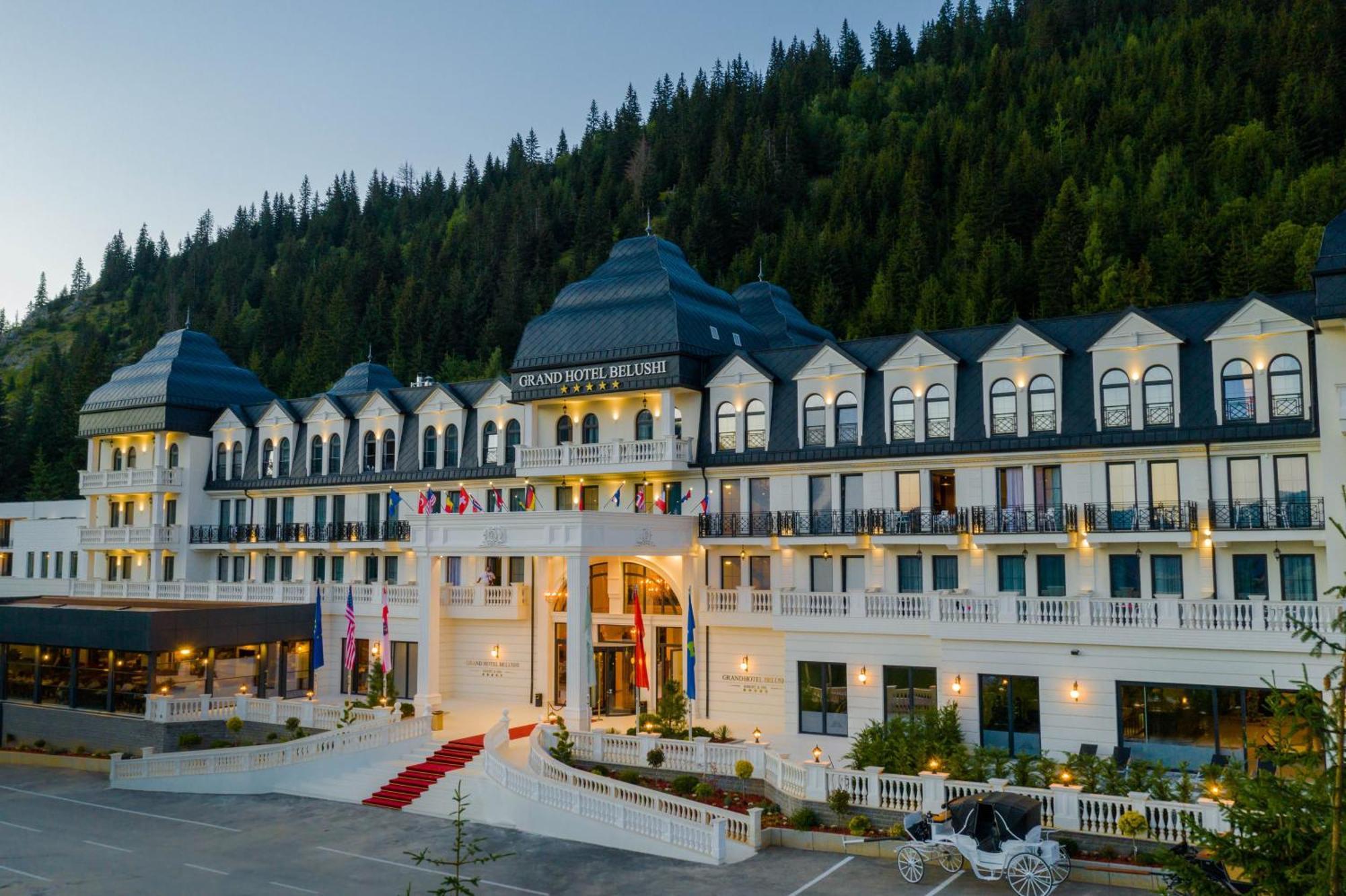 Grand Hotel Belushi Boge Ngoại thất bức ảnh