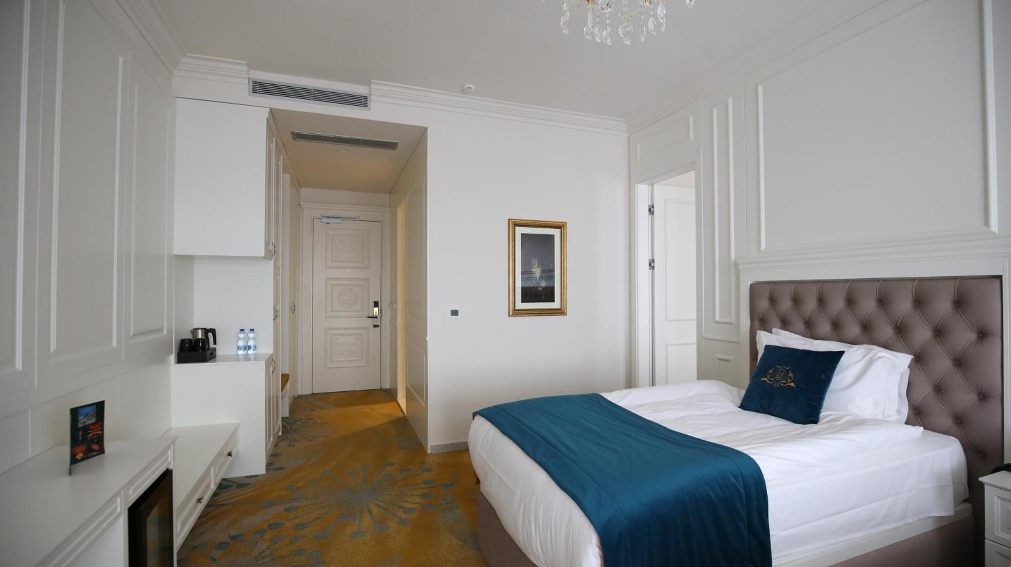 Grand Hotel Belushi Boge Ngoại thất bức ảnh
