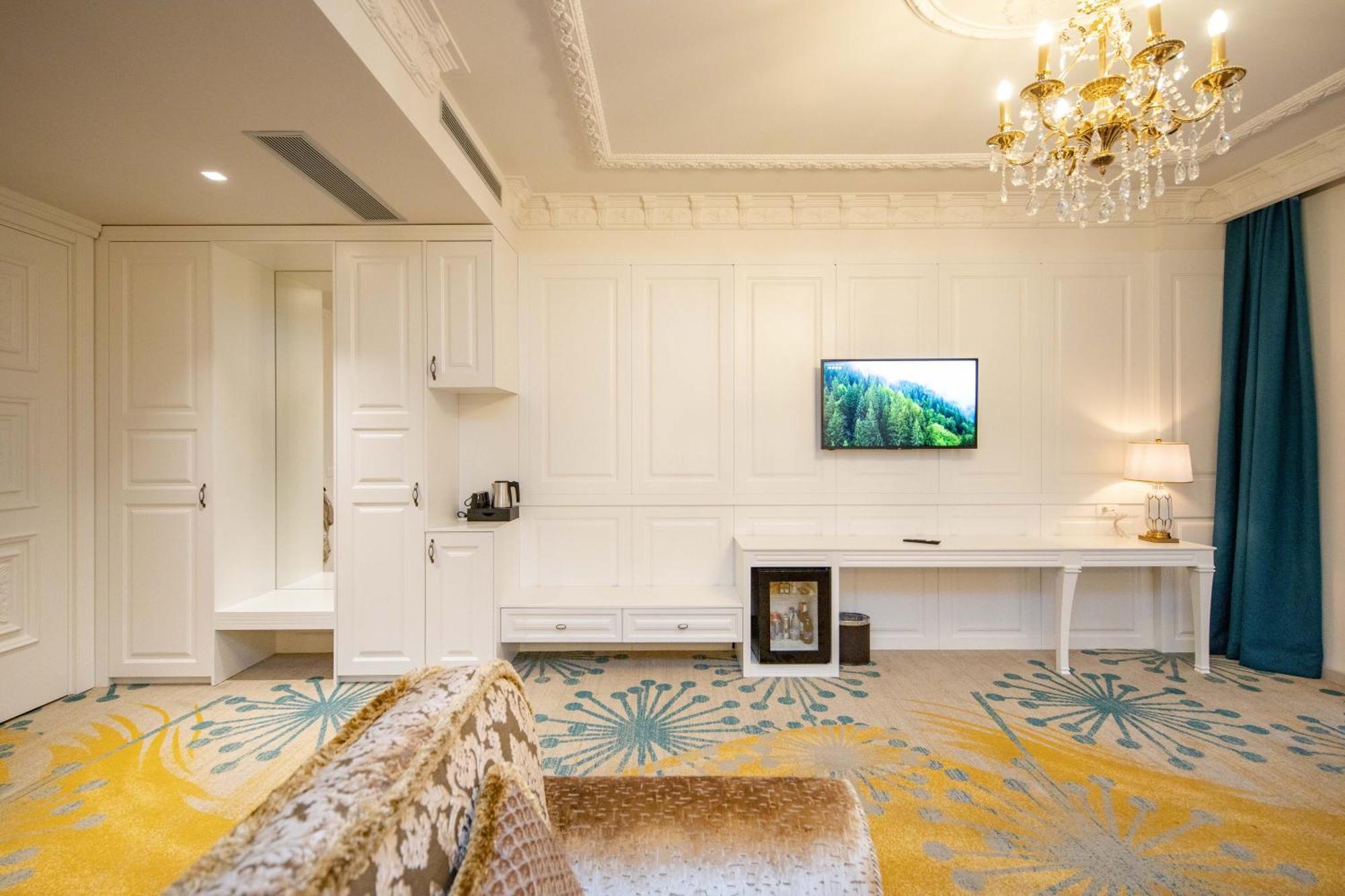 Grand Hotel Belushi Boge Ngoại thất bức ảnh